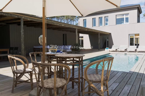 Casa En Venta De 4 Dormitorios En Pinar Del Faro.