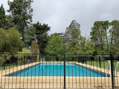 Imagen 3 de 12 de Quinta De Eventos Parrilla Pileta Casa De Huéspedes Quincho