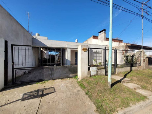 Casa En Venta En Zapiola