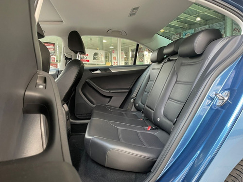 Imagen 4 de 11 de Volkswagen Jetta Sportline Tip 2018