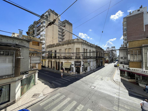 Piso Exclusivo De 5 Dormitorios Con 3 Baños Y Cochera