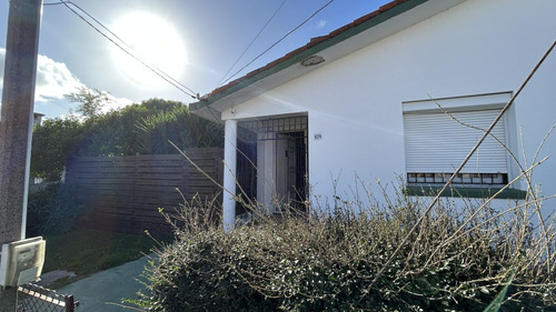 Se Vende Casa De 2 Dormitorios En Barrio Cerro