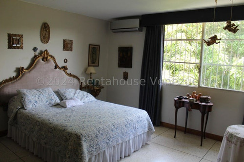Bella Casa, En Alquiler. En Los Palos Grandes. 24-19487