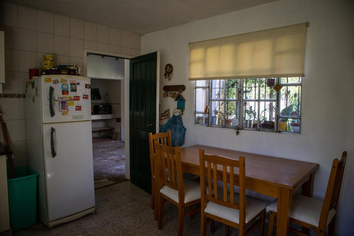 Imagen 15 de 20 de Casa Con Pileta A Pocas Cuadras Del Centro De Lobos