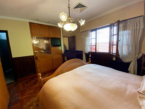 Casa En Venta - 4 Dormitorios 4 Baños - 287mts2 - La Plata