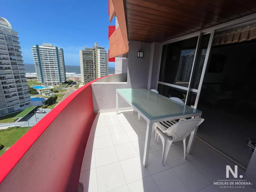 Oportunidad. Vende Apartamento De 2 Dormitorios Con Amplia Planta En Punta Del Este