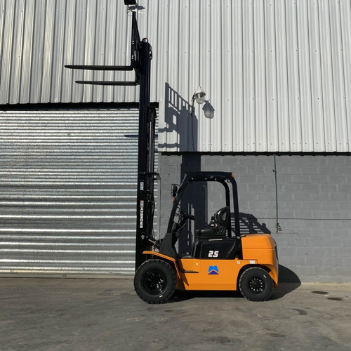 Autoelevador 2500kg 2.5 Toneladas Triple Torre 4.5m