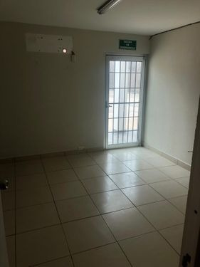 Imagen 8 de 14 de Bodega En Renta En Las Vegas