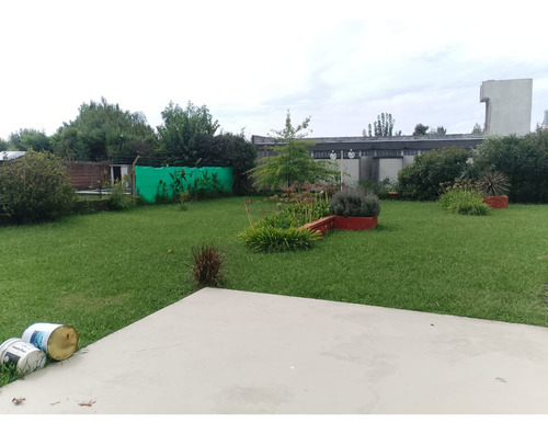 Casa Quinta En Dos Plantas Con Pileta Climatizada Y Riego Por Aspersión