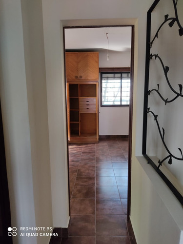 Imagen 9 de 14 de Vendo Casa Con Cochera 9 Autos ( La Comercial )