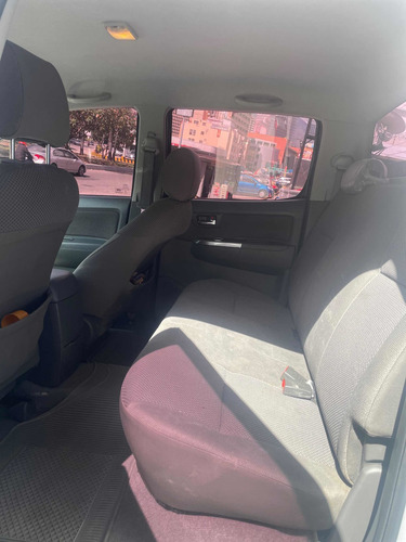 Imagen 8 de 11 de Toyota Hilux Kavak Automática