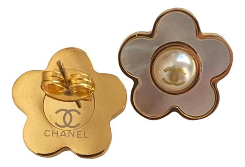 Aretes Cc En Forma De Flor Dorados Con Logotipo