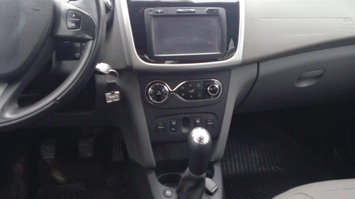 Imagen 9 de 15 de Renault Nuevo Logan Privilege 1.6 16v Con Gnc 2017