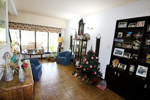 Imagen 5 de 30 de Chalet 7 Ambientes Venta Con Suite Jardin Terraza Piscina Quincho Y Cochera En Olivos