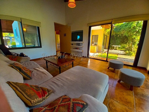 Imagen 2 de 29 de En Venta - Hermosa Casa En Colonia De Sacramento