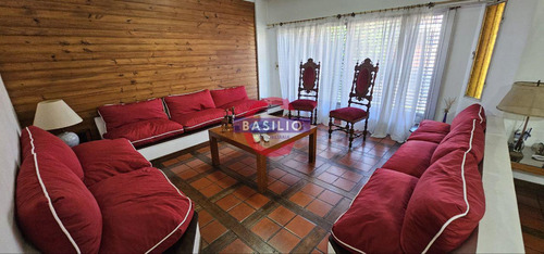 Venta Imponente Casa 6 Ambientes Con Cochera, Jardín Y Pisci