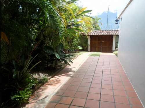 Casa En Venta En Lomas Del Mirador Caracas