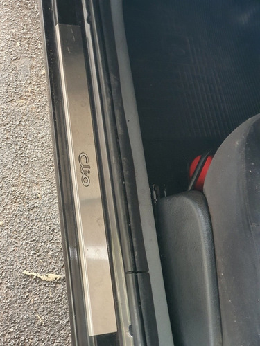 Imagem 12 de 15 de Renault Clio 2007 1.0 16v Privilège Hi-flex 5p
