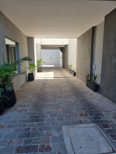 Imagen 2 de 6 de Venta Cochera Techada Bajo Losa