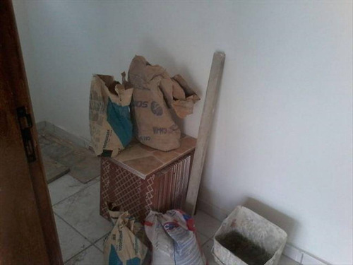 Imagem 8 de 30 de Imóvel Novo Tipo Casa Térrea Em Condominio Fechado Com Excelente Acabamento Com Azulejo Até O Teto Tanto Na Cozinha Como No Banheiro E Moldura De Gesso Nestes Dois Ambientes Janela De Alumínio Cor B