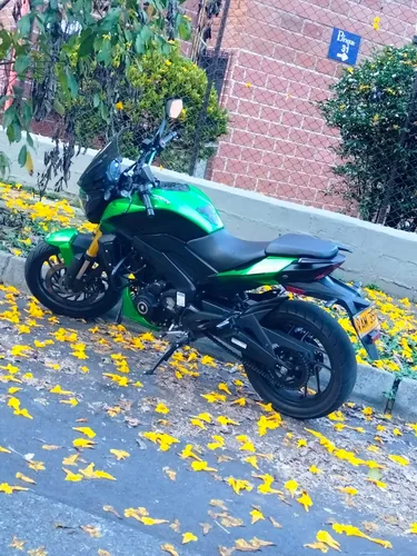 Moto Dominar Verde Con Barras De Lujo En Excelente Estado