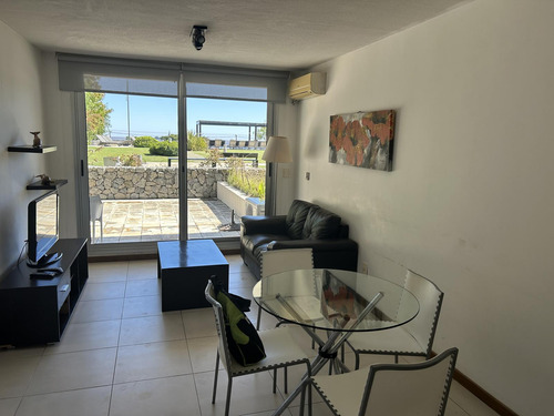 Apartamento En Venta/ Alquiler Sobre Rambla Costanera, 1 Dormitorio