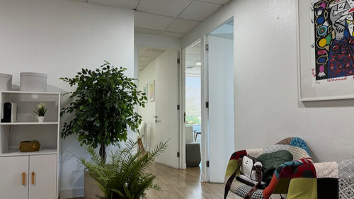 Oficina Excelente Conectividad Lado Clinica Las Condes.