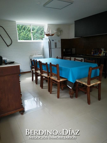Casa - Lugano Hermoso Chalet En Venta 6 Dormitorios- Ref: 523