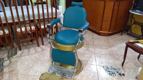 Cadeira De Barbeiro Antiga E Restaurada