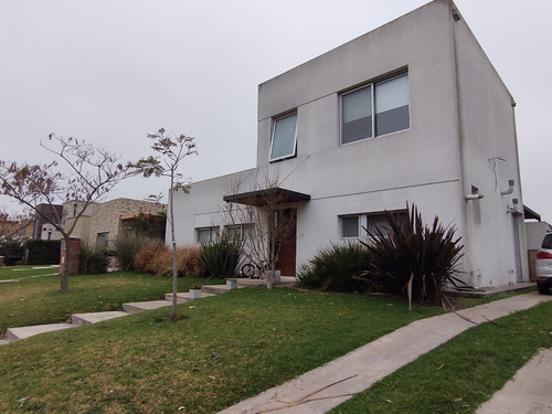 Imagen 2 de 18 de Casa En Santa Guadalupe Al 400 - Pilar Del Este