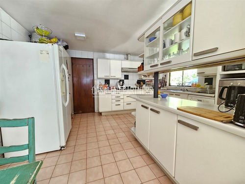 Casa En Venta De 6dor-3baño, + Svs, Lo Barnechea