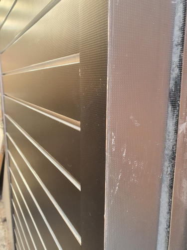 Imagen 3 de 10 de Exhibidores Panel Ranurado Con Insertos De Aluminio