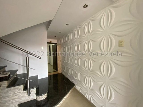 Imagen 3 de 22 de Julio Latouche Vende Hermoso Townhouse En Lomas Del Este Valencia 23-9286