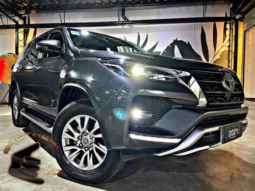 Imagen 2 de 15 de Toyota Sw4 2021 2.8 Srx 177cv 4x4 7as At