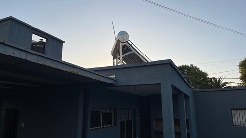 Unquillo , Venta ,hermosa Casa Dos Dormitorios , Cochera Y Piscina