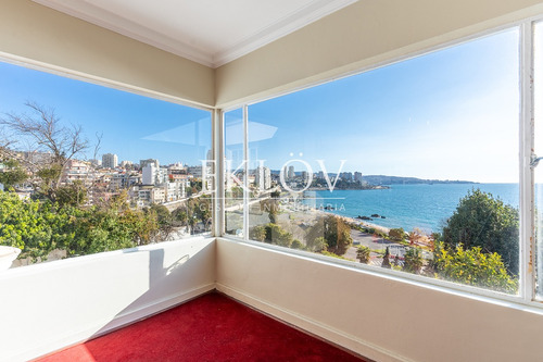 Mansión De Estilo Francés Con Vista Panorámica Al Mar