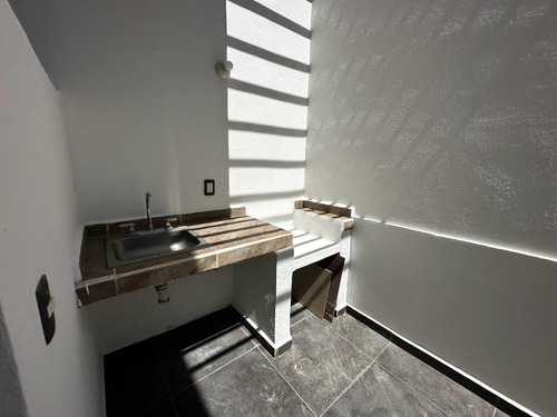 Venta Céntrica Con 5 R Y 4 B Roof Garden Y Alberca
