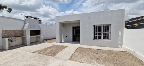 Casa Con Departamento En Venta En Barrio Sarmiento