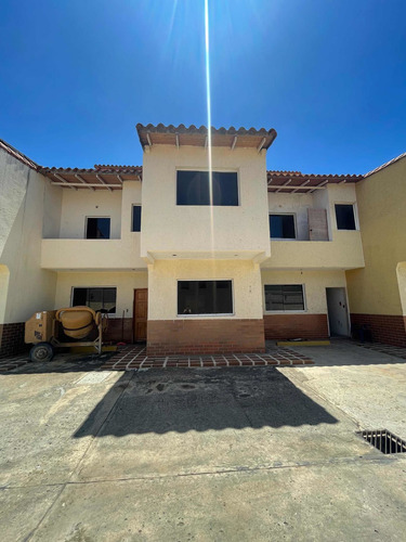 Imagen 4 de 18 de Town House En Venta En Nueva Barcelona El Cr Katuarito E