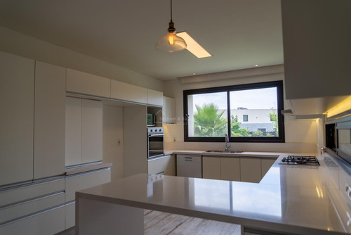 Imagen 8 de 22 de Divina Casa En Barrio Carmel !