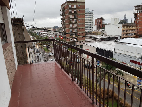 Imagen 13 de 14 de Departamento 3 Ambientes Sobre Avenida Roca