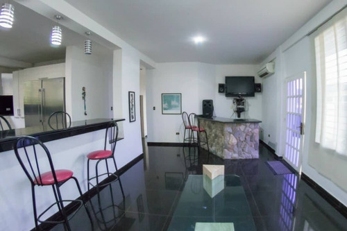 Imagen 19 de 30 de Liliana Martinez Remax Vende Casa En La Urbanizacion Altos De Guataparo Cd 10185