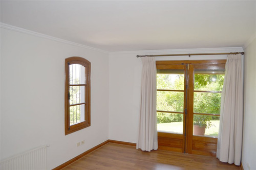 Casa En Venta Lo Barnechea De 5 Dorm. En Lo Barnechea