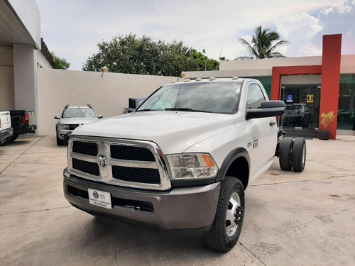 Imagen 1 de 12 de Ram 4000 2015