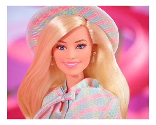 Barbie La Pelicula Margot Robbie Dressplaid Collectible Doll