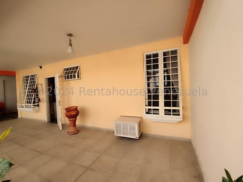 Casa En Venta Urb Corinsa, Cagua 24-28122 Hc