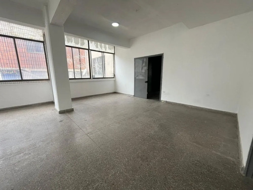 Gran Bodega Comercial En 2do Piso - Patronato