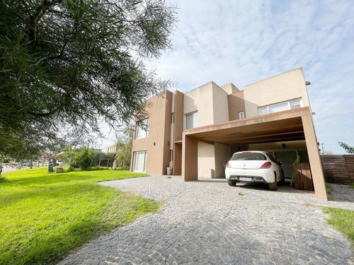 Imagen 2 de 30 de Casa En Venta Bº Norte A Laguna C/pileta