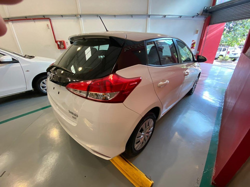 Toyota Yaris Xs Audio 1.5 Manual 5p Hatchback
