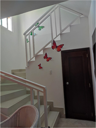 Oportunidad Unica, Casa 3 Niveles Amueblada, En Bavaro, Res. Buena Vista